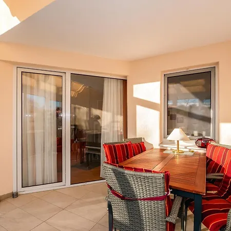 Strandhaus Lobbe, Sanddorn Nr 3 Apartman *